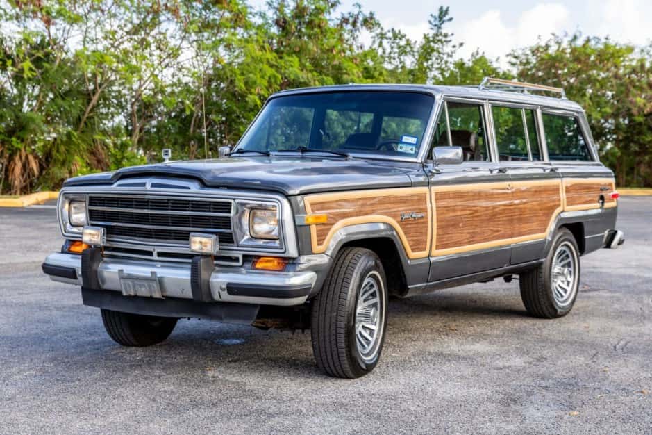 1987 Jeep SJ Grand Wagoneer sold for $14,000