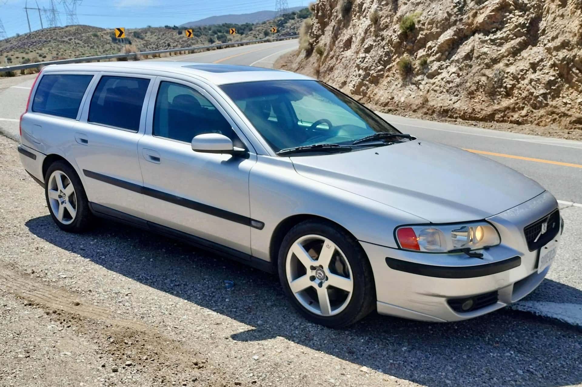 2004 Volvo V70 sold for $8,100