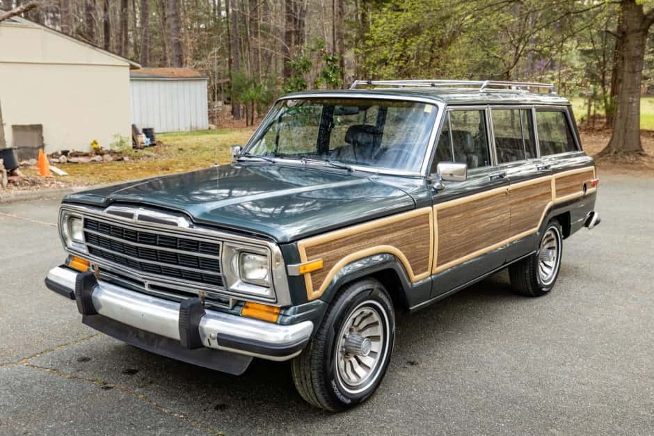 1989 Jeep SJ Grand Wagoneer sold for $23,250