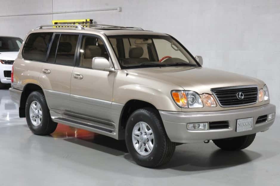 2000 Lexus LX470 sold for $30,138