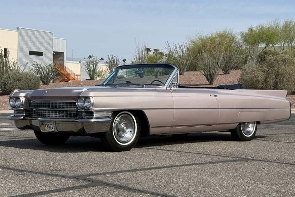 1963 Cadillac Series 62 sold for $32,500