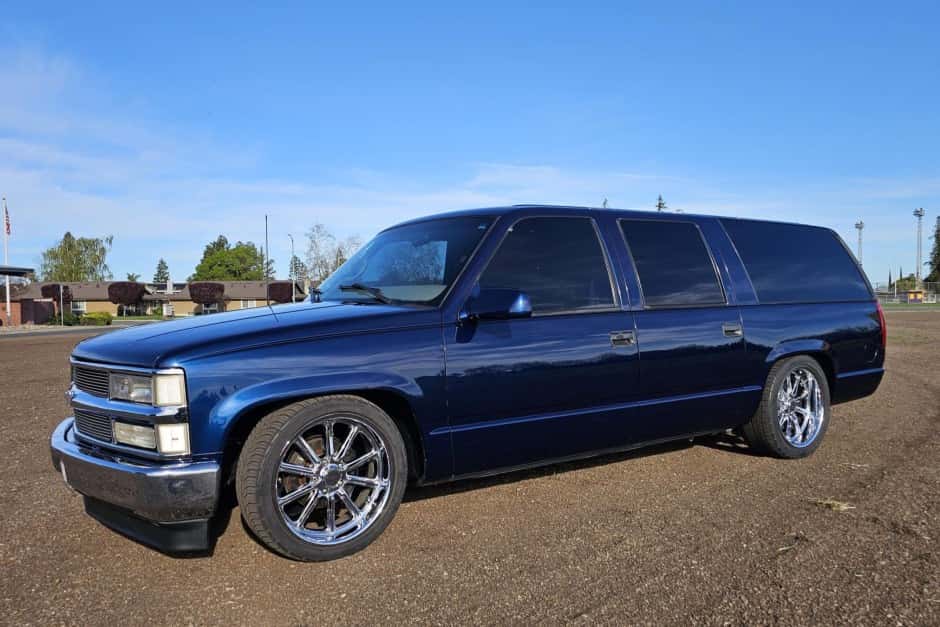1999 Chevrolet Suburban (GMT400 1992-1999) sold for $10,100