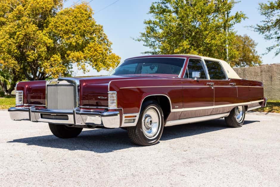 1977 Lincoln Continental (1970-1979) sold for $13,000