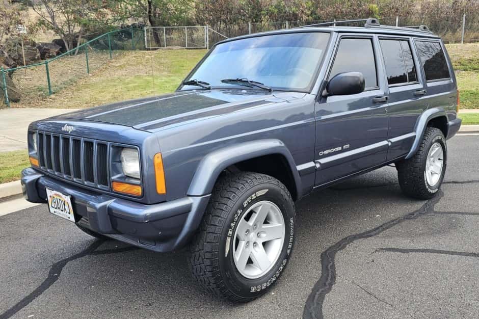 2001 Jeep XJ Cherokee sold for $5,700