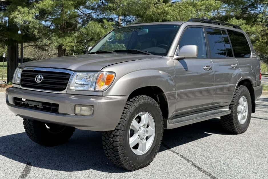 2004 Toyota Land Cruiser 100-Series sold for $30,750