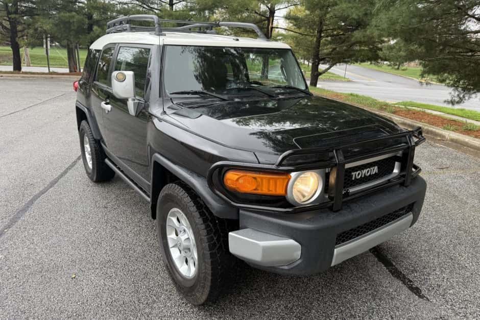 2007 Toyota FJ Cruiser sold for $7,433