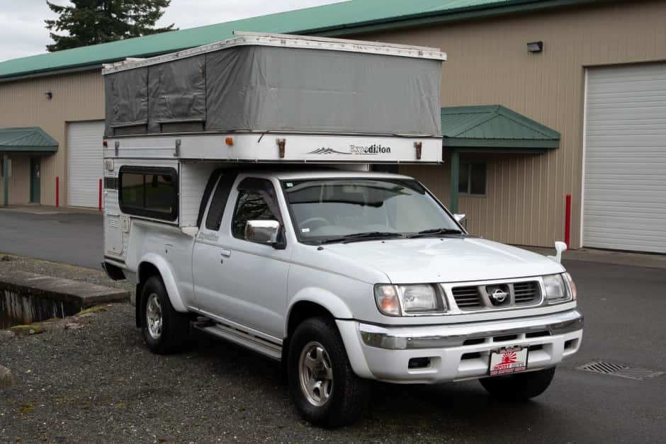 2000 Nissan Pickup sold for $12,250
