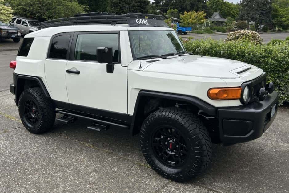 2008 Toyota FJ Cruiser sold for $33,000