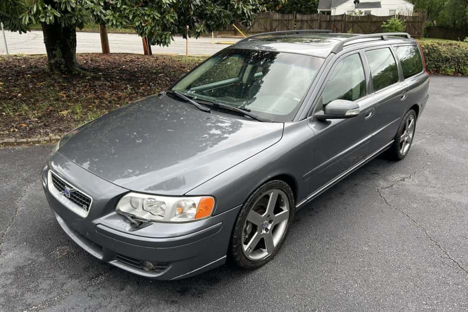 2007 Volvo V70R sold for $9,400