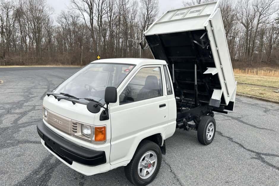 1989 Toyota LiteAce & TownAce sold for $15,089