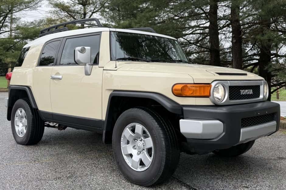 2008 Toyota FJ Cruiser sold for $8,600