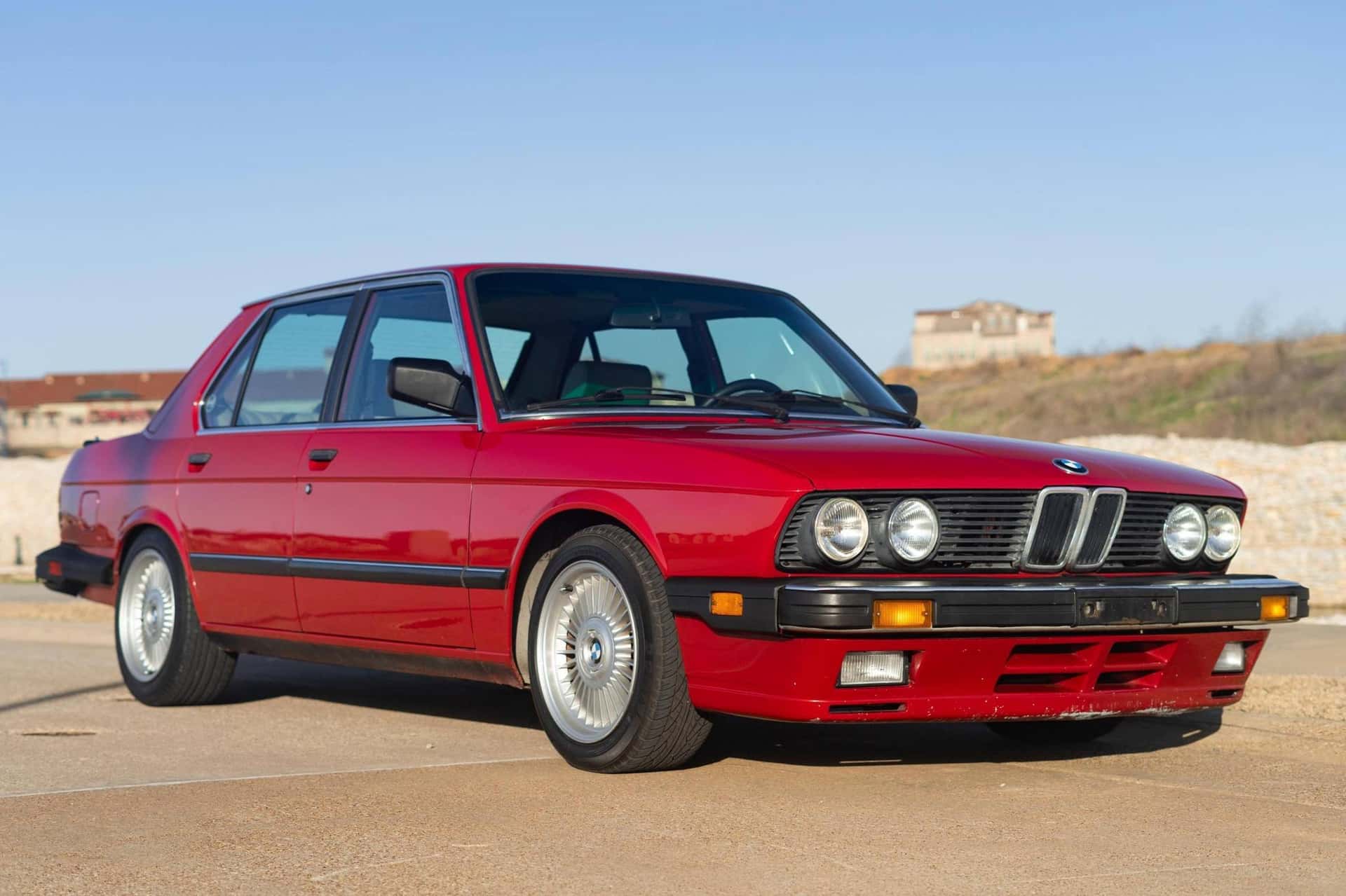 1985 BMW 5 Series sold for $9,500
