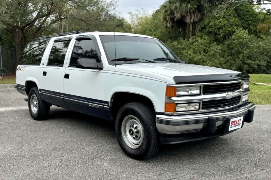 1994 Chevrolet Suburban (GMT400 1992-1999) sold for $13,500