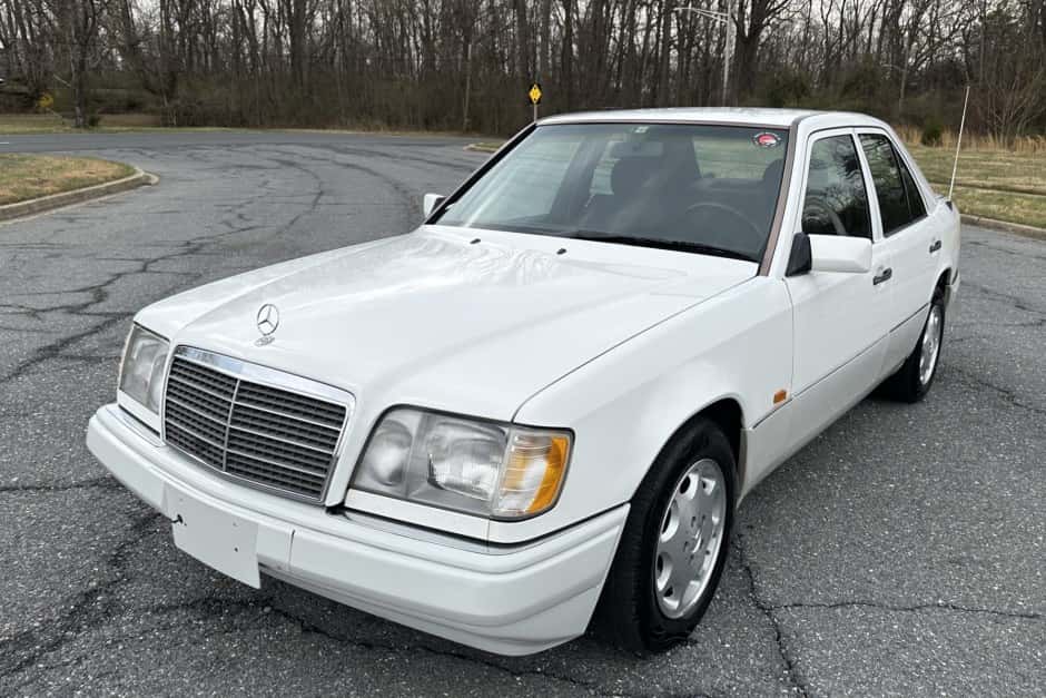 1995 Mercedes-Benz W124 E-Class sold for $8,125