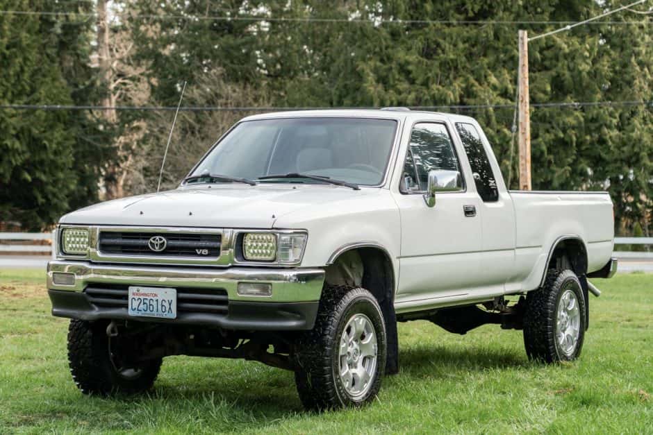 1994 Toyota Pickup (N80/90/100/110 1989-1997) sold for $9,700