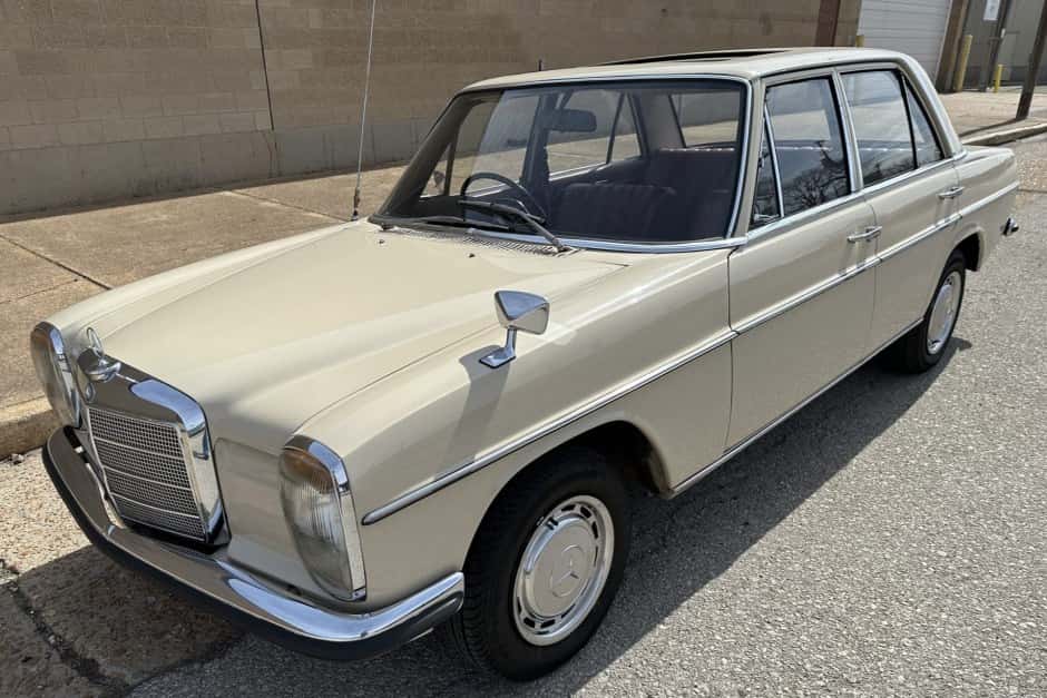 1970 Mercedes-Benz W114 & W115 sold for $9,600