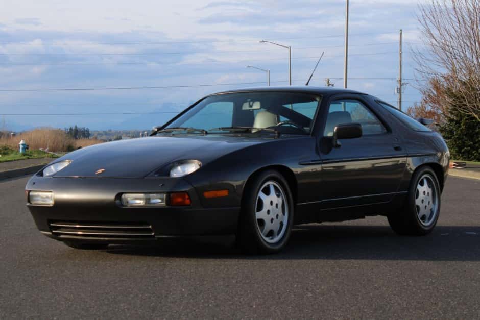 1990 Porsche 928 sold for $50,928