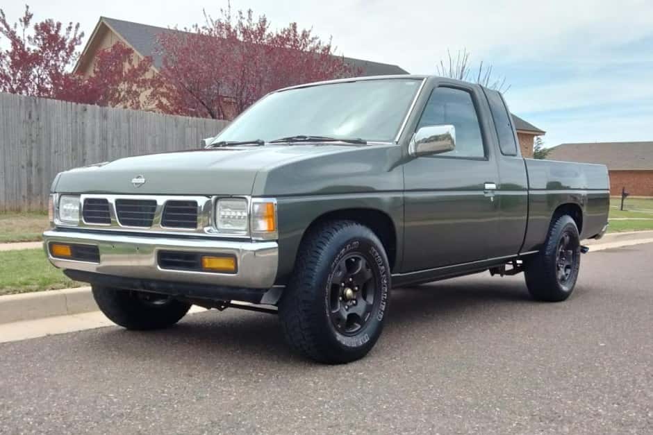 1995 Nissan Pickup sold for $7,700
