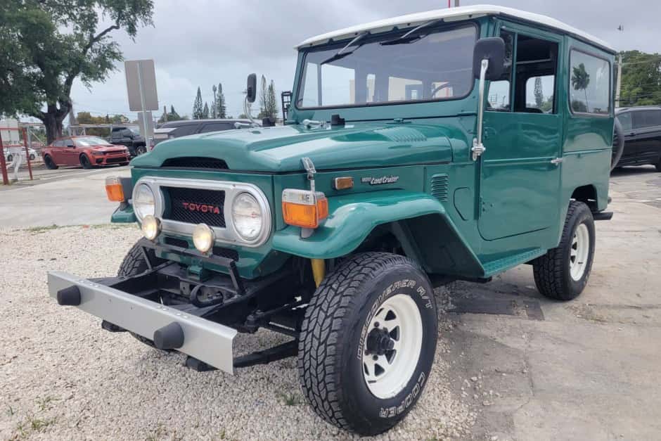1975 Toyota Land Cruiser FJ40 sold for $11,150