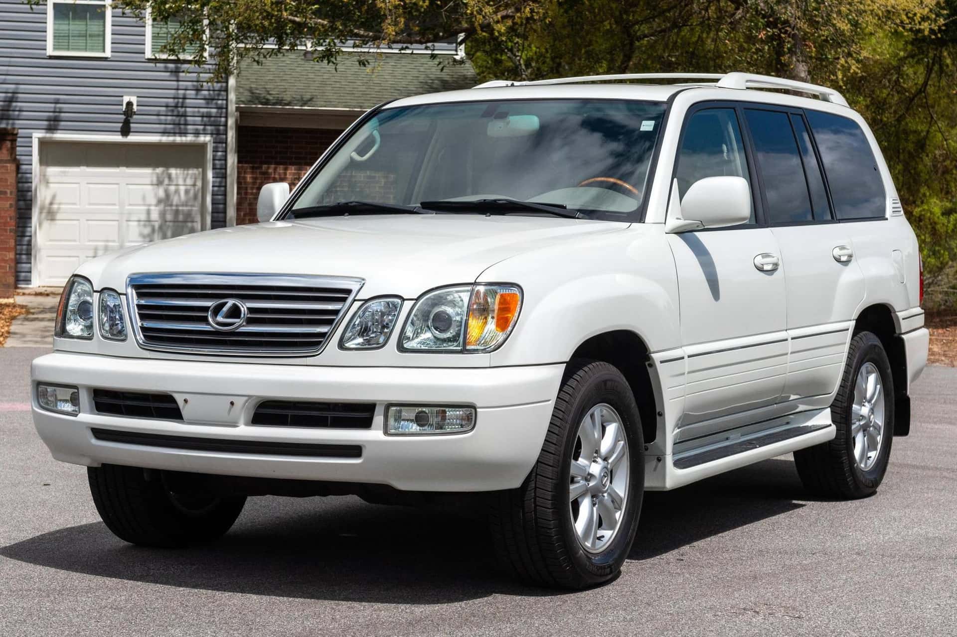 2005 Lexus LX sold for $34,050