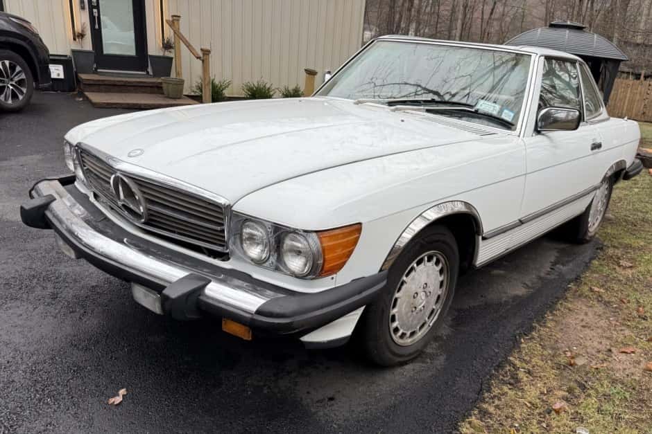 1987 Mercedes-Benz R107 SL sold for $9,000