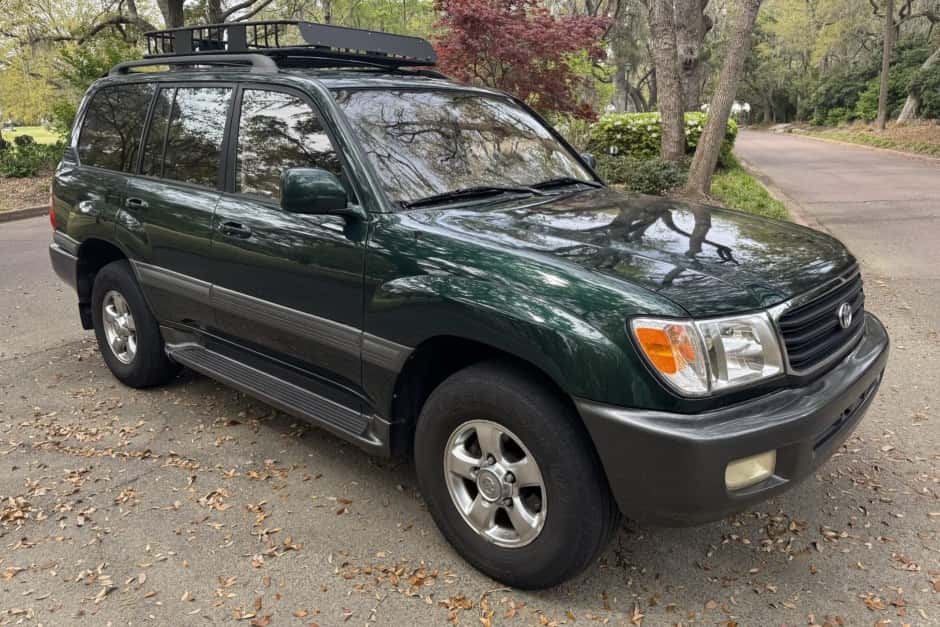 2001 Toyota Land Cruiser 100-Series sold for $10,850