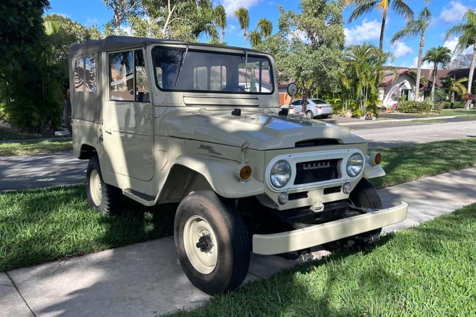 1961 Toyota Land Cruiser FJ40 sold for $8,600