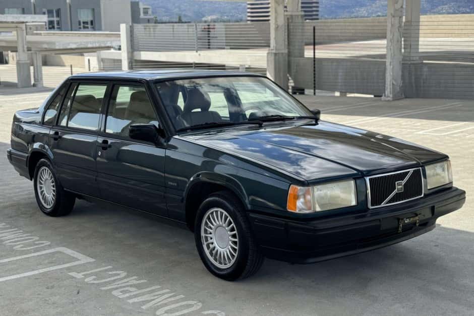 1995 Volvo 900-Series sold for $5,175