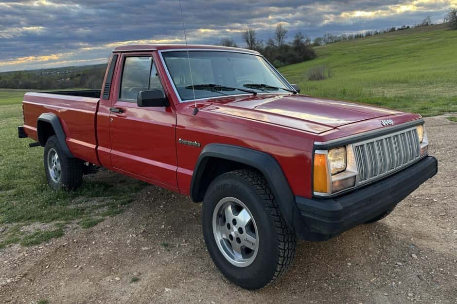 1990 Jeep Pickup sold for $10,000