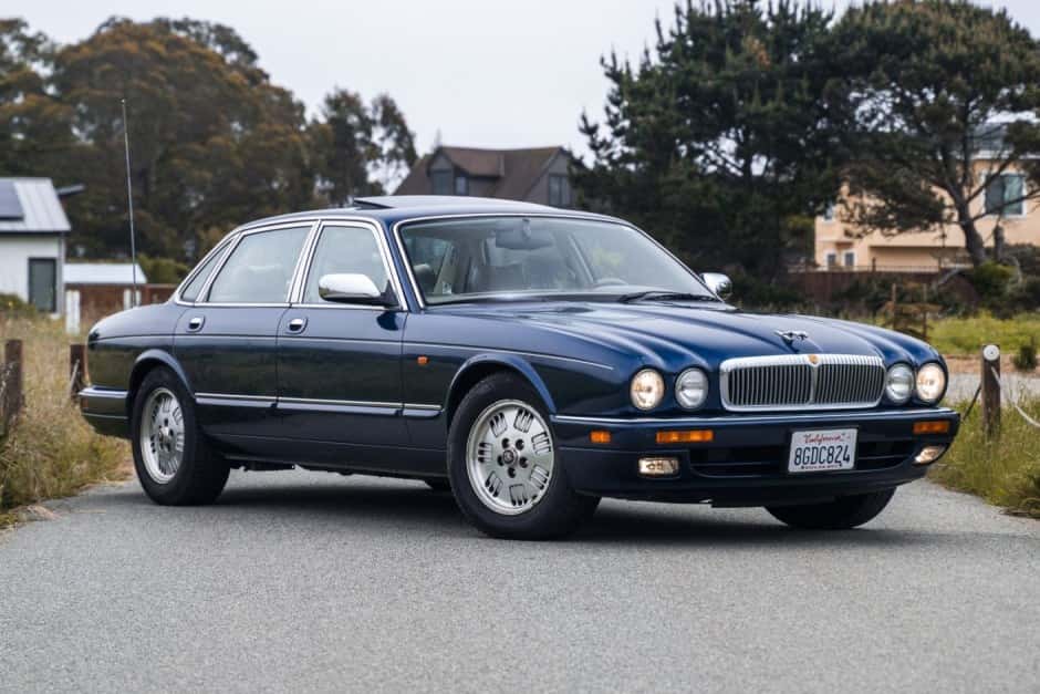 1995 Jaguar X300 XJ (1995-1997) sold for $11,400