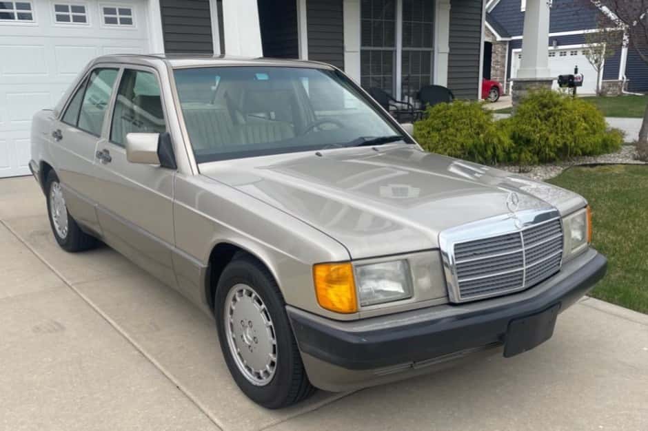 1992 Mercedes-Benz W201 190 sold for $4,754