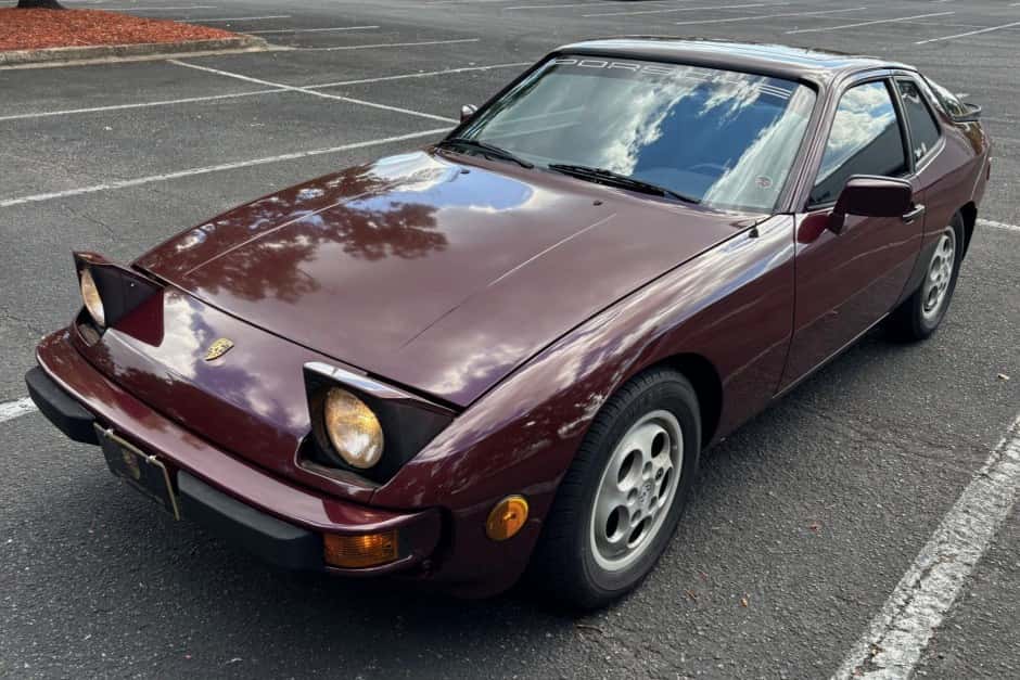 1988 Porsche 924 sold for $7,100