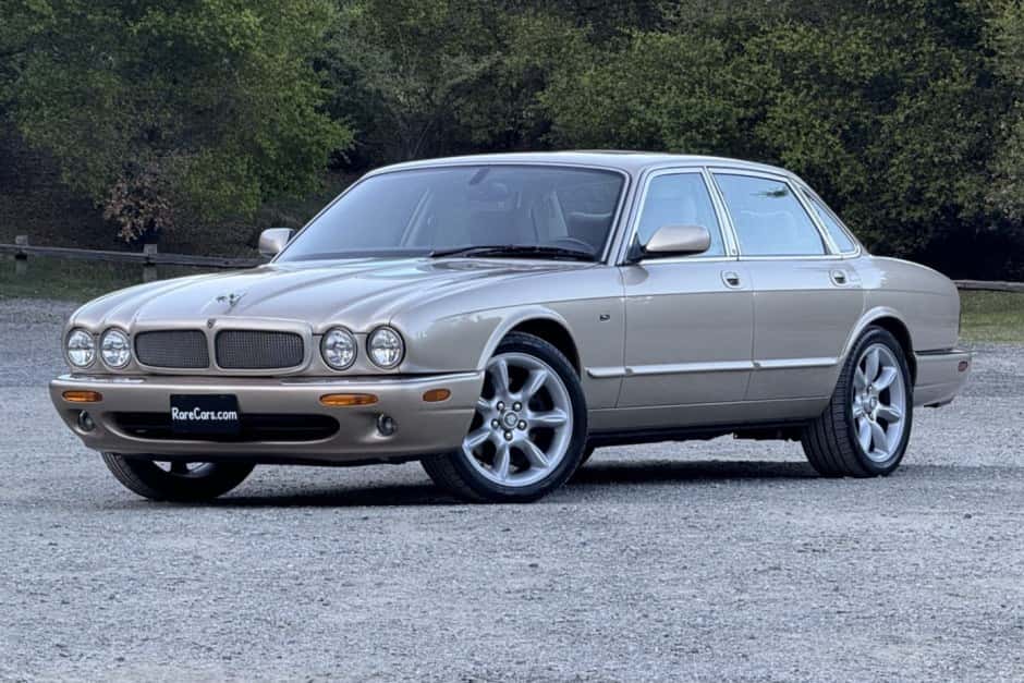 2000 Jaguar X308 XJR (1998-2003) sold for $11,500