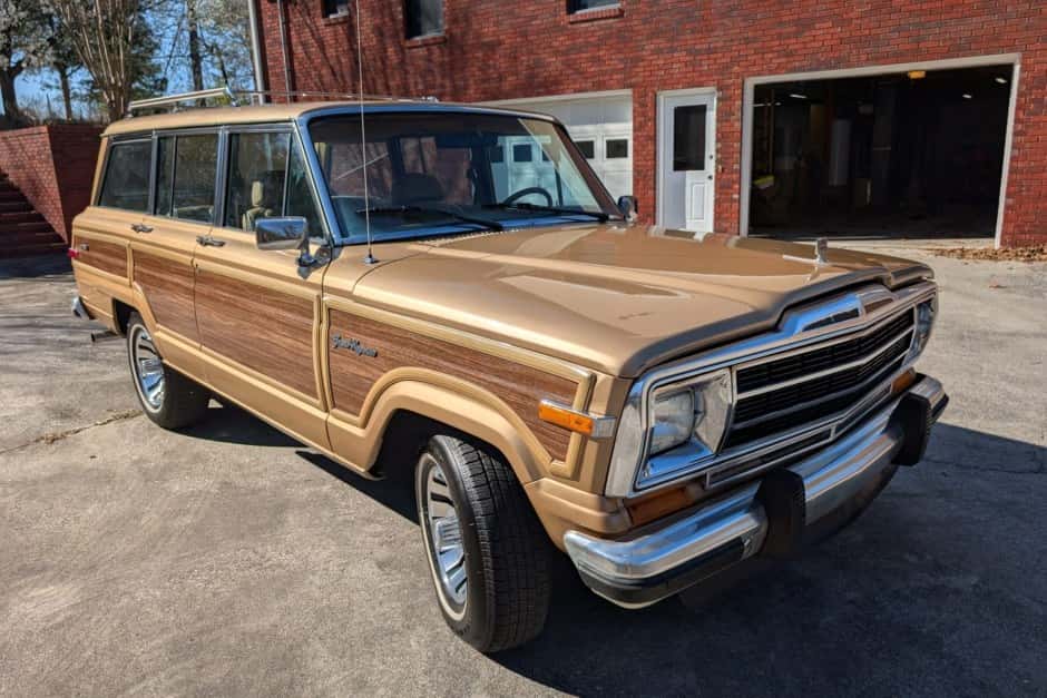 1987 Jeep SJ Grand Wagoneer sold for $15,000