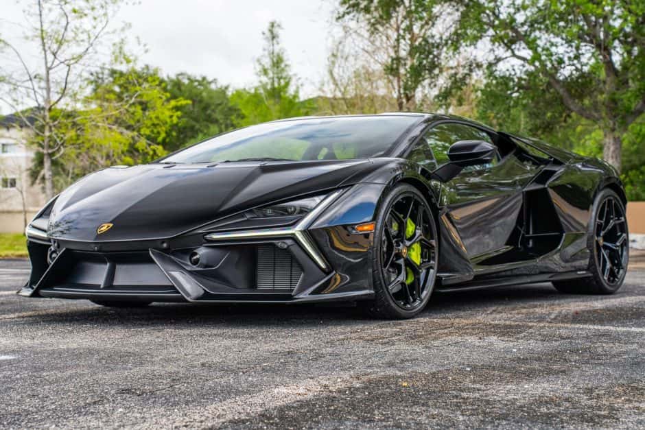 2024 Lamborghini Revuelto sold for $667,777