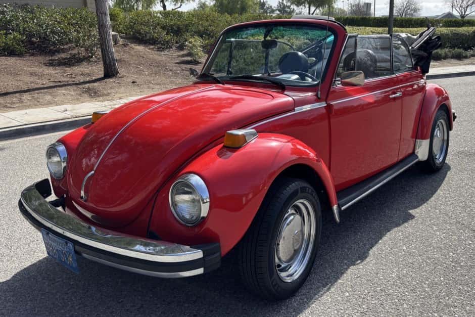 1977 Volkswagen Super Beetle sold for $13,000