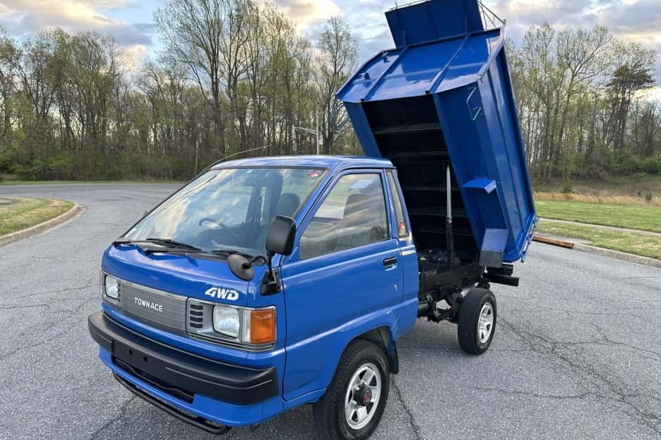 1990 Toyota LiteAce & TownAce sold for $15,000