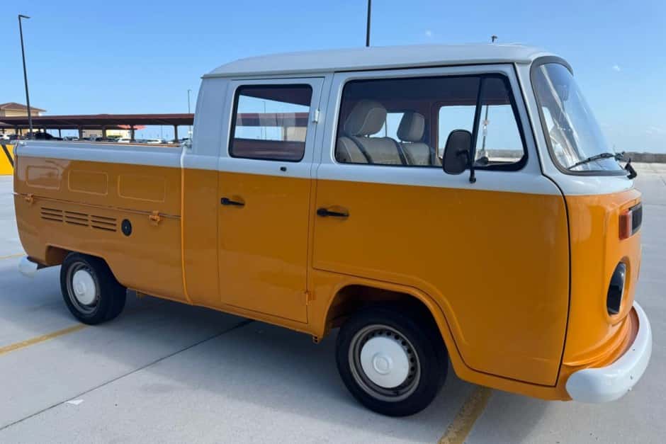 1985 Volkswagen Bay-Window Pickup sold for $15,000