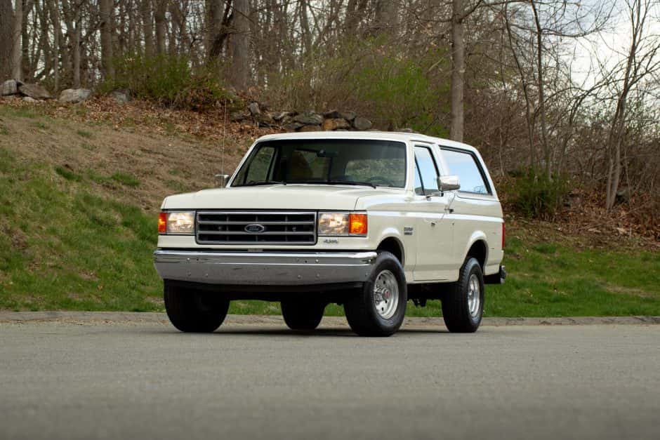 1991 Ford Bronco 4th-5th Generations 1987-1996 sold for $19,000