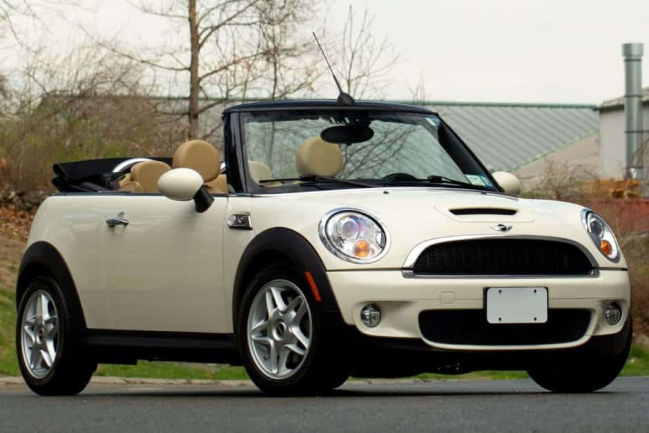 2010 Mini R57 Convertible sold for $12,750