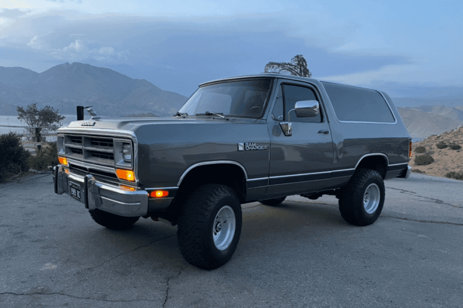 1989 Dodge Ramcharger / Plymouth Trail Duster sold for $16,750