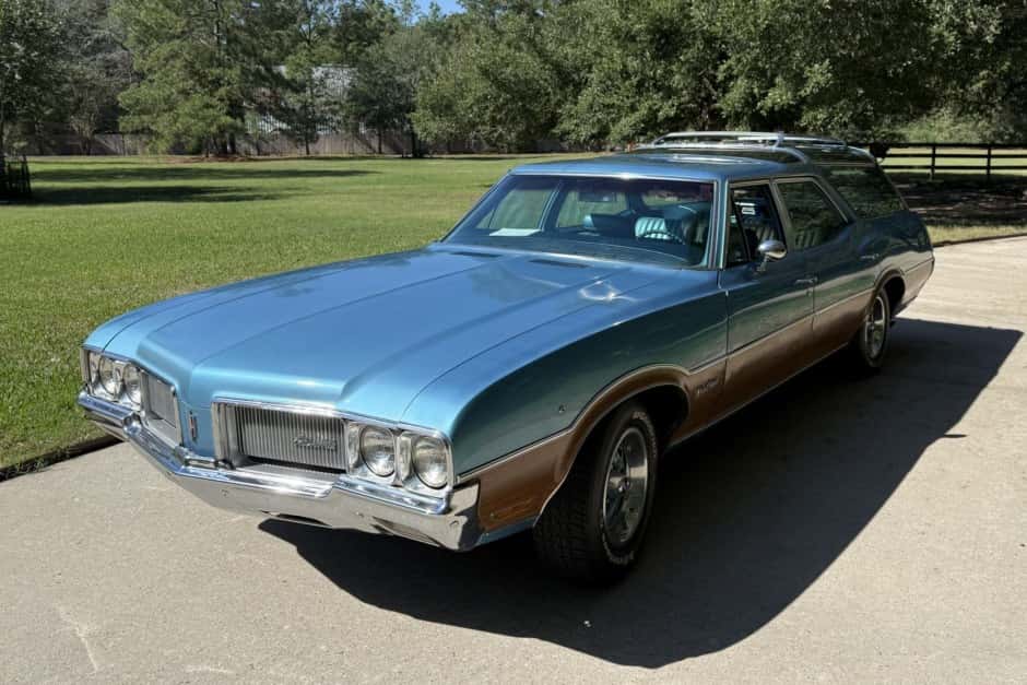 1970 Oldsmobile Vista Cruiser sold for $37,556