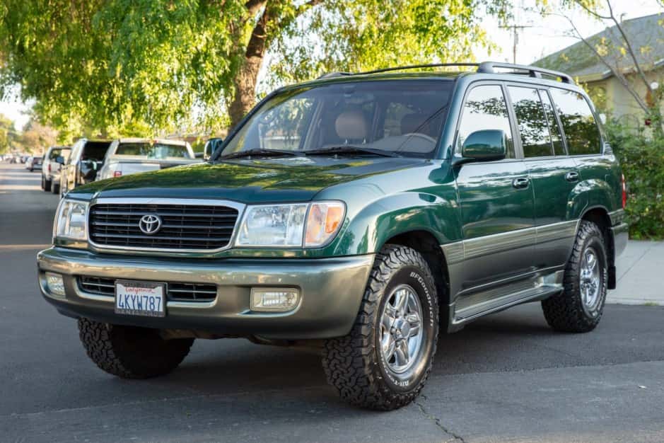 2000 Toyota Land Cruiser 100-Series sold for $21,500