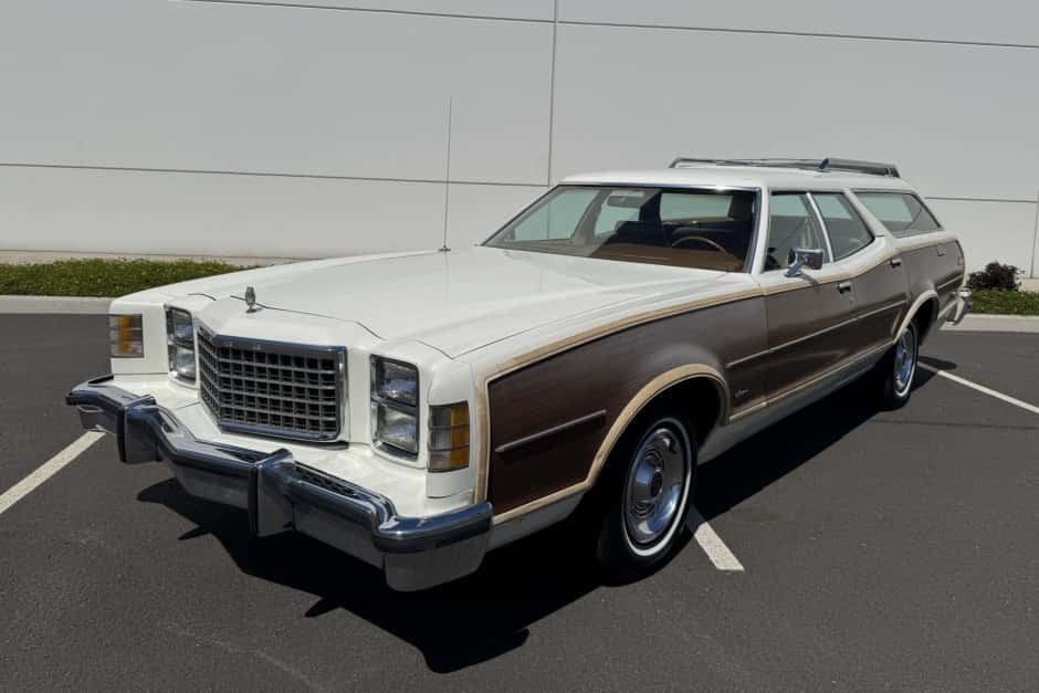 1977 Ford LTD sold for $10,250