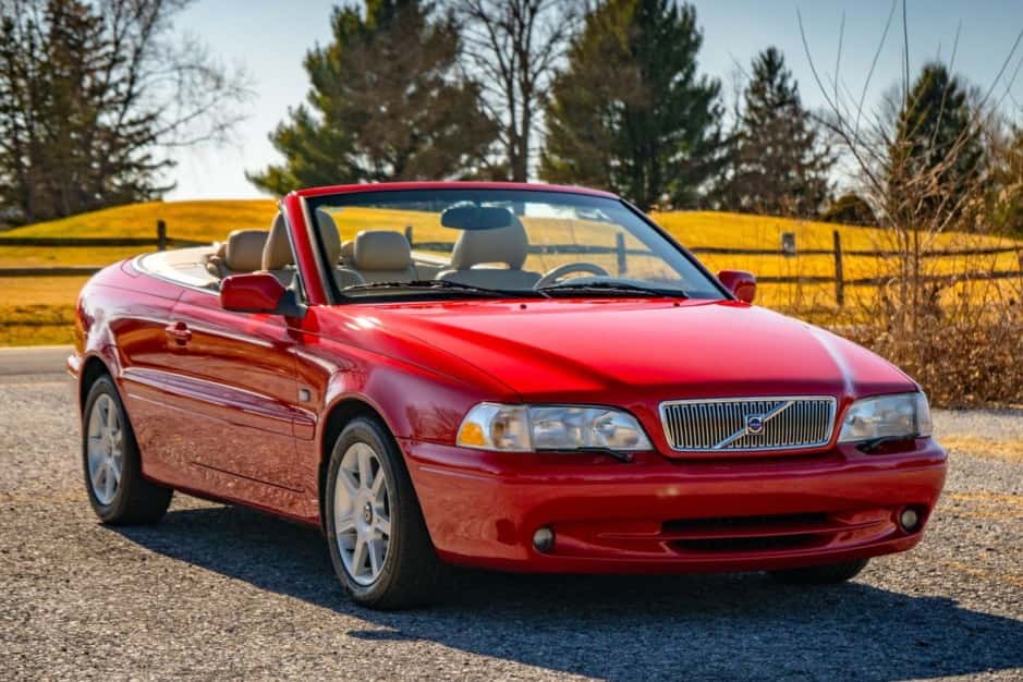 2001 Volvo C70 sold for $9,200