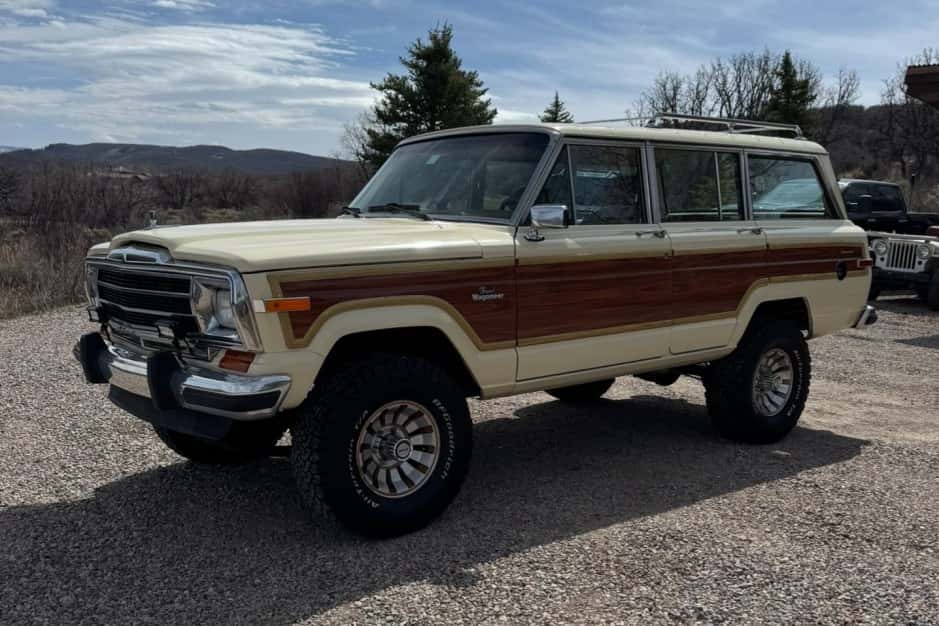 1986 Jeep SJ Grand Wagoneer sold for $28,000