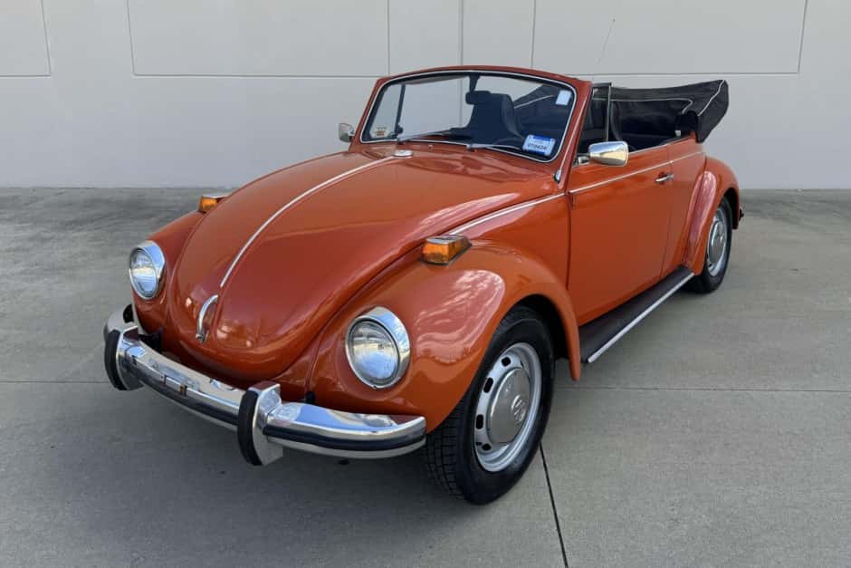 1971 Volkswagen Super Beetle sold for $10,525
