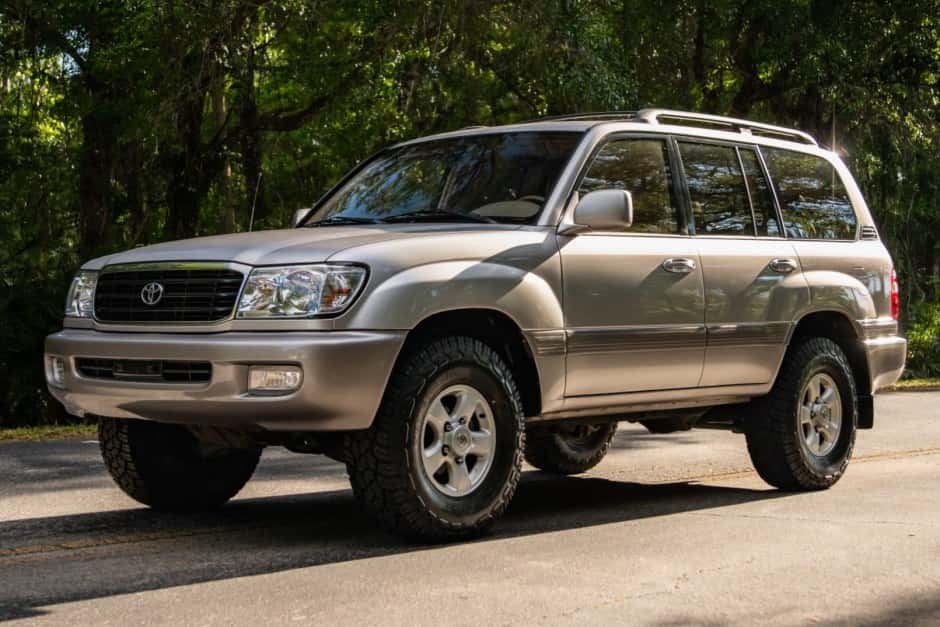 2000 Toyota Land Cruiser 100-Series sold for $23,000