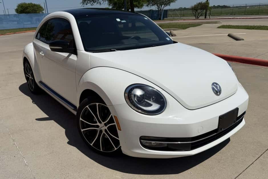 2013 Volkswagen A5 Beetle (2012-2019) sold for $11,500