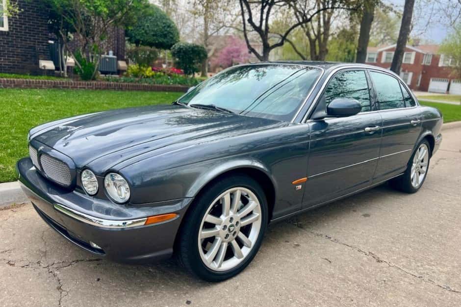 2004 Jaguar X350/X356/X358 XJR (2004-2009) sold for $17,750